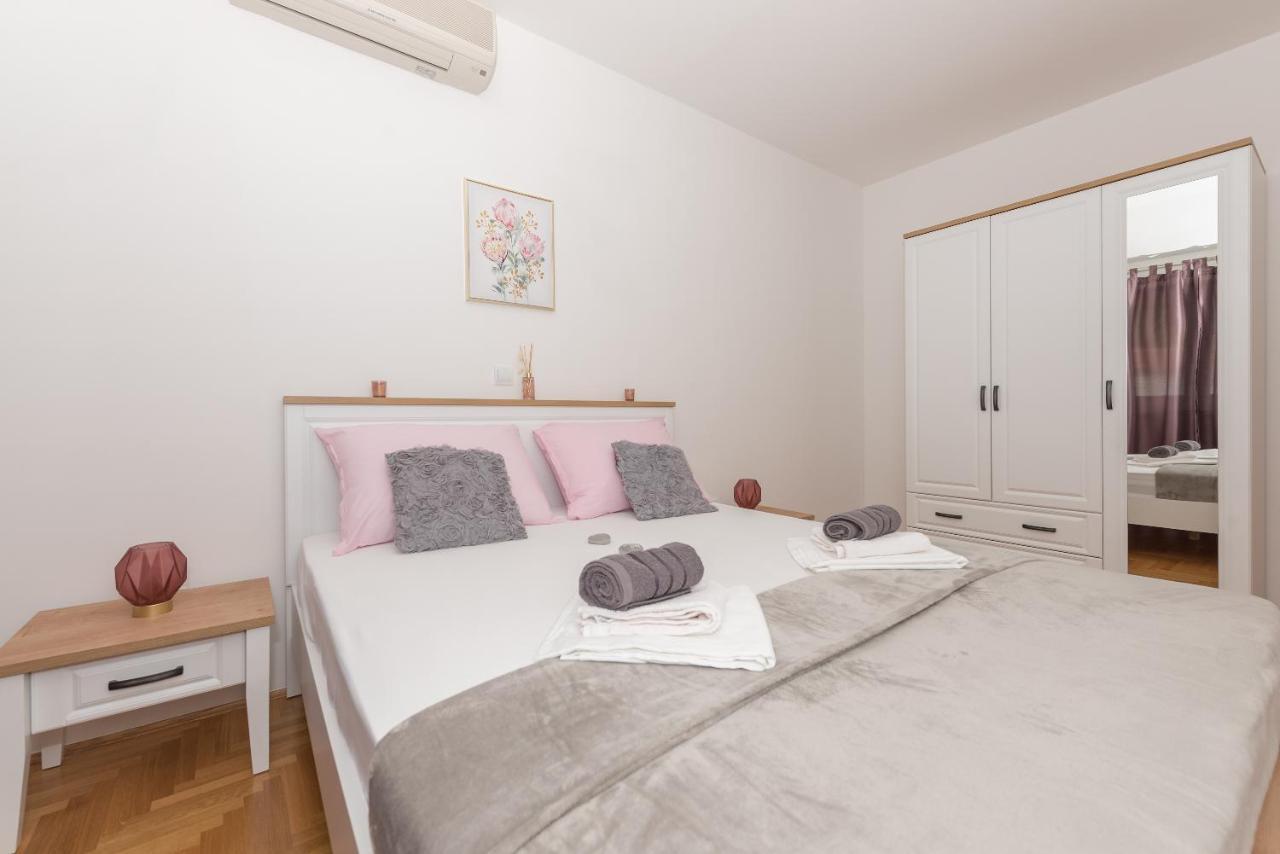 Deluxe 3 Bedroom Apartment With Sea View Baška Voda Exterior foto
